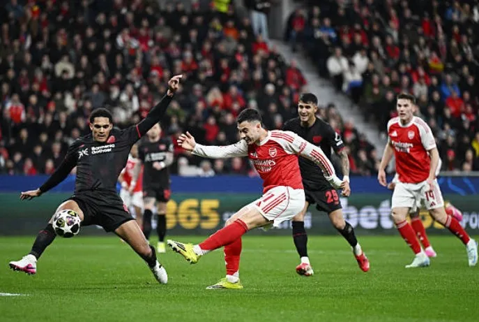 马丁内利本场数据：1次中框，6次夺回球权，9次对抗4次胜出